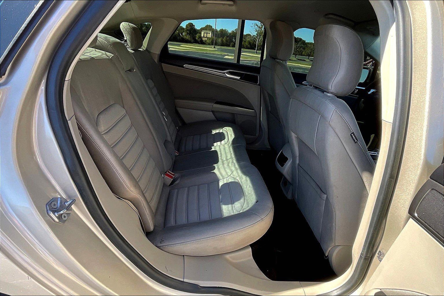 Used 2019 Ford Fusion SE image 19