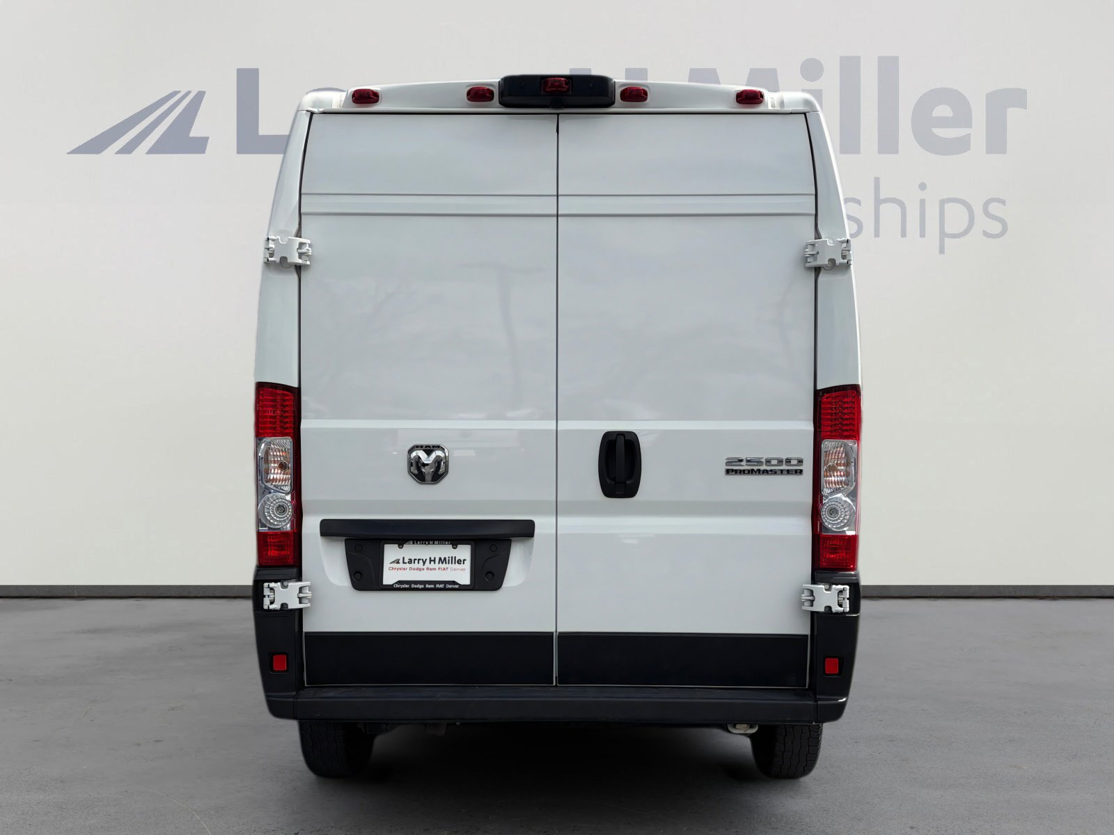 Used 2025 RAM ProMaster 2500 w/ Convenience Group FWD image 4