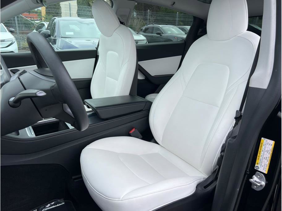 Used 2022 Tesla Model Y Performance AWD/4WD image 9