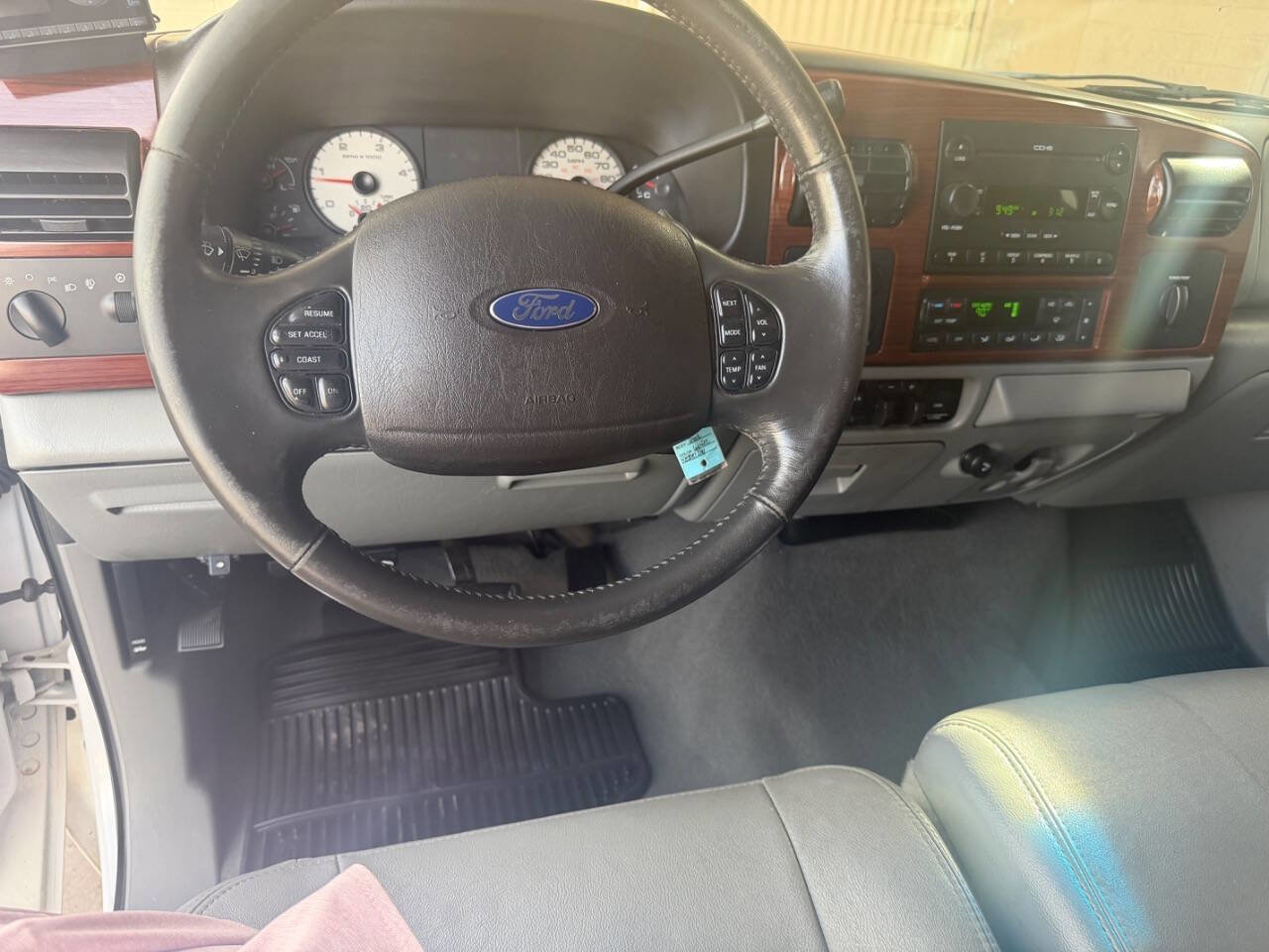 Used 2005 Ford F350 Lariat image 16