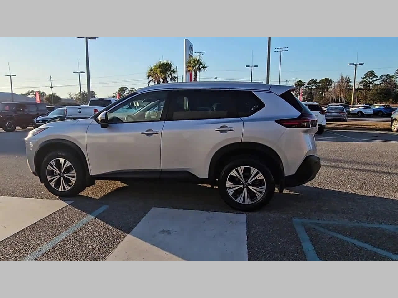 Used 2022 Nissan Rogue SV w/ SV Premium Package image 28