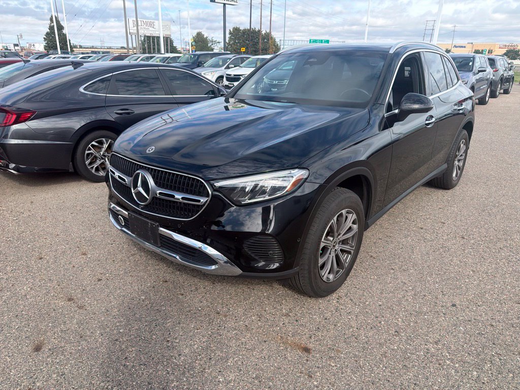 Used 2023 Mercedes-Benz GLC 300 4MATIC image 3