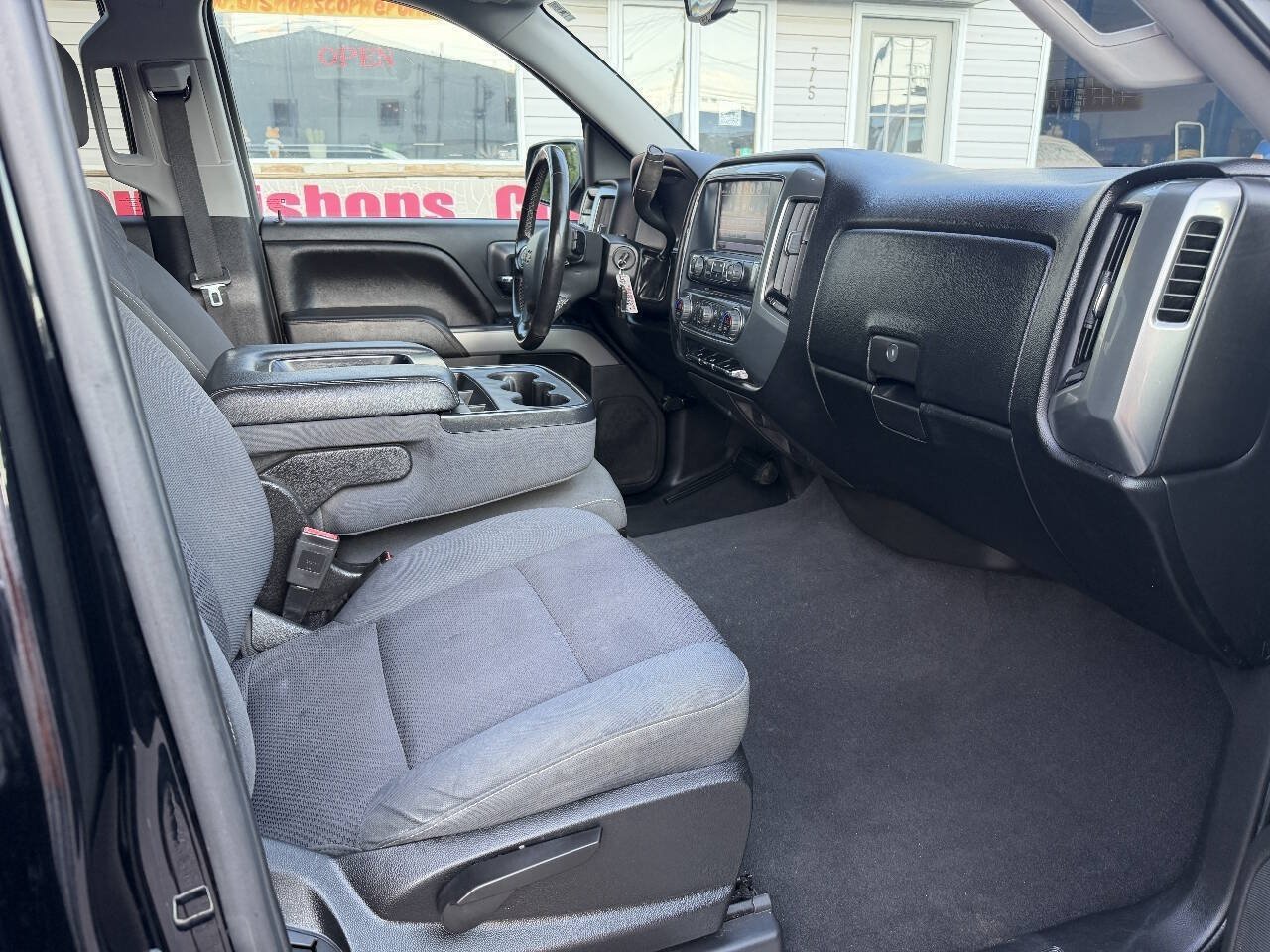 Used 2018 Chevrolet Silverado 1500 LT w/ All Star Edition AWD/4WD image 10