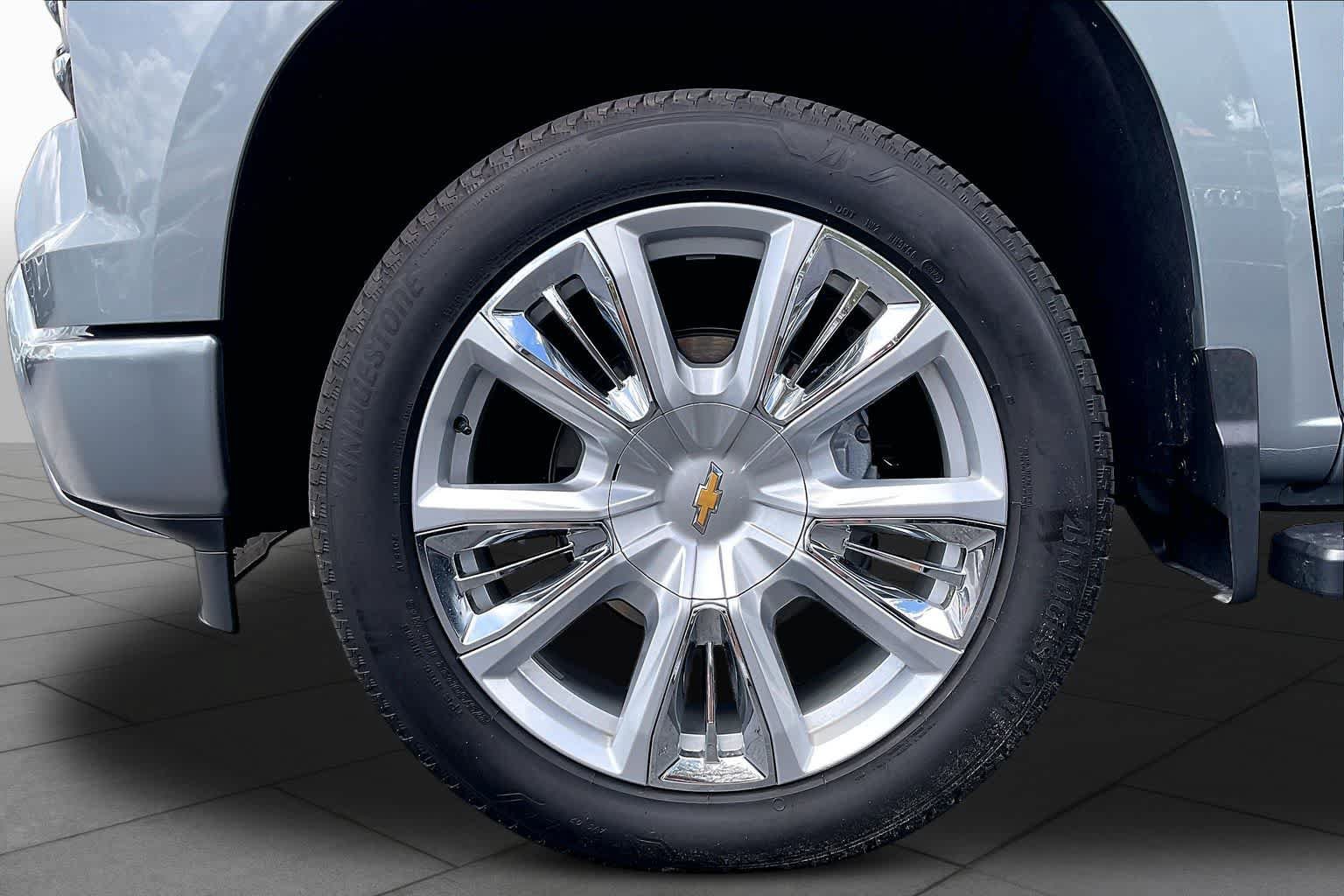 Used 2026 Chevrolet Silverado 1500 High Country w/ High Country Premium Package AWD/4WD image 19