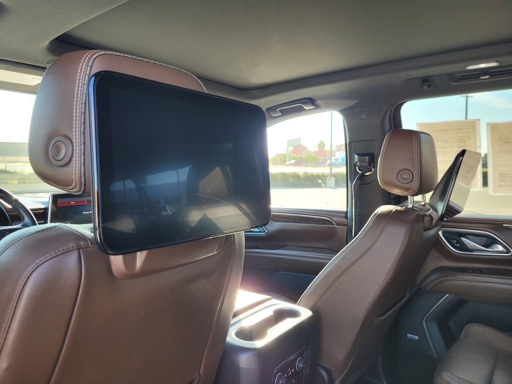 Used 2021 Chevrolet Suburban High Country w/ Premium Package image 15