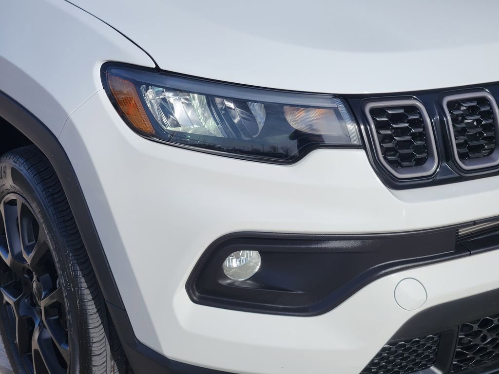 Used 2024 Jeep Compass Latitude w/ Convenience Group image 9