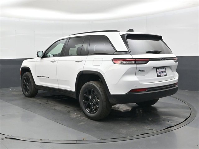 New 2025 Jeep Grand Cherokee Laredo image 6