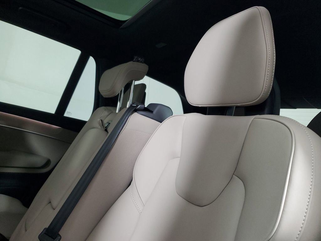 Certified 2026 Volvo XC90 B5 Core w/ Protection Package AWD/4WD image 13