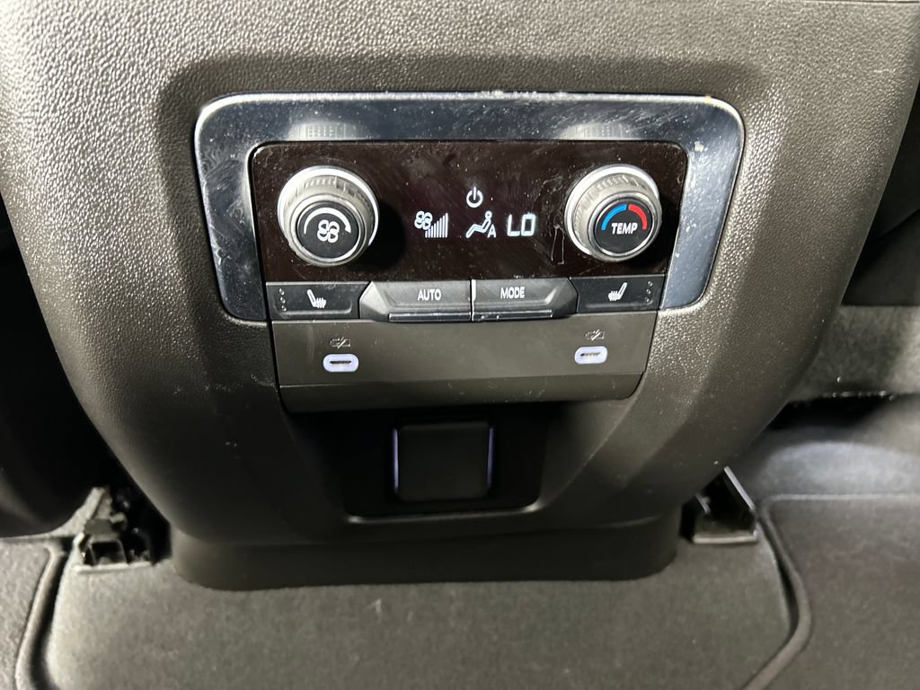 Used 2024 Chevrolet Tahoe Premier AWD/4WD image 19