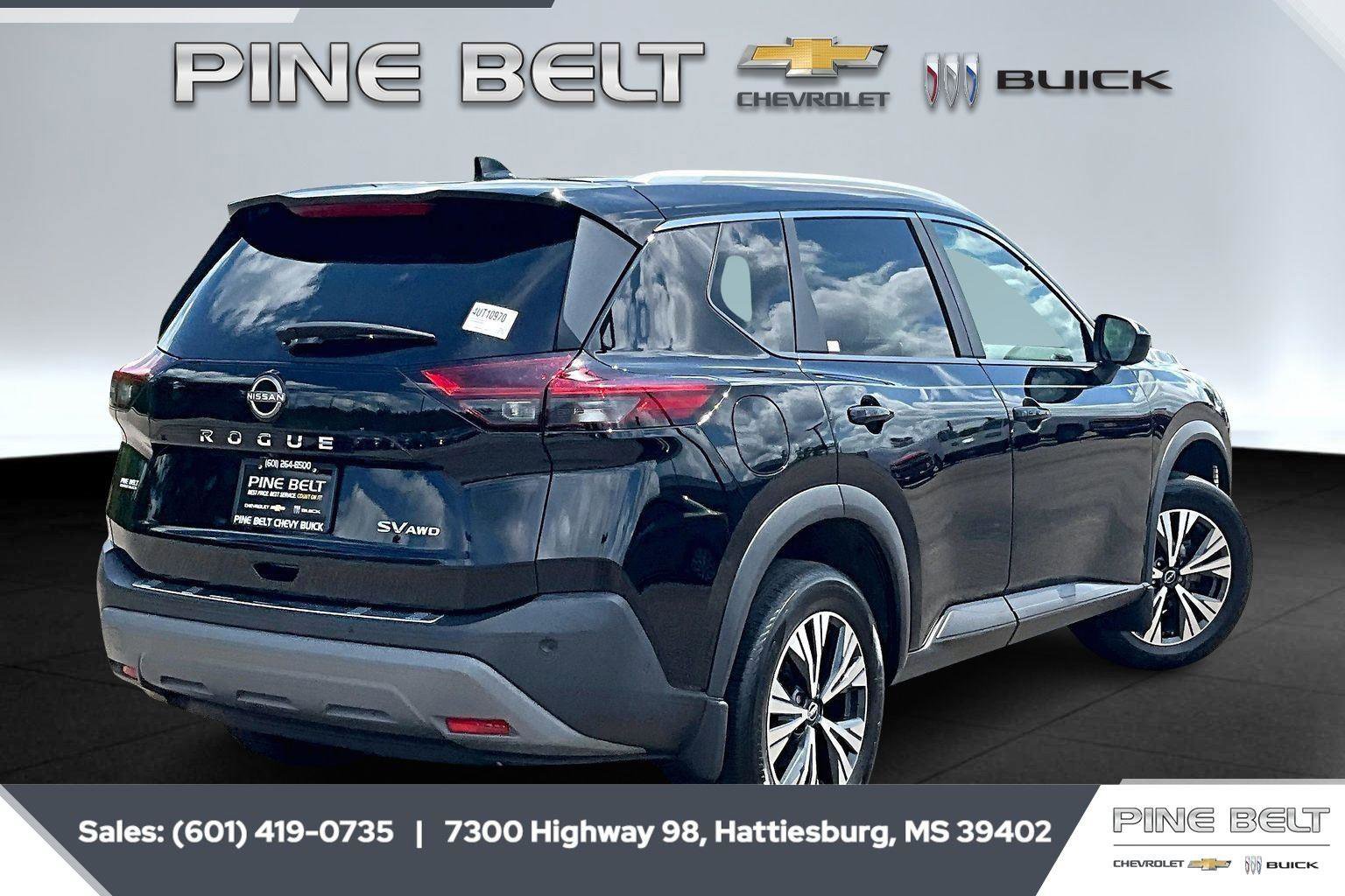 Used 2023 Nissan Rogue SV w/ SV Premium B Package image 11