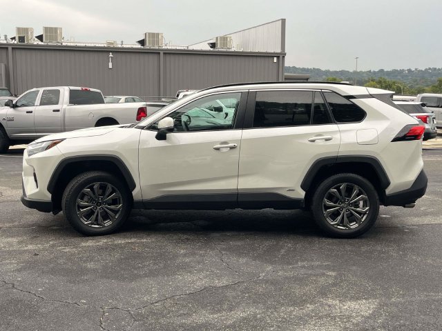 Used 2022 Toyota RAV4 XLE Premium AWD/4WD image 7