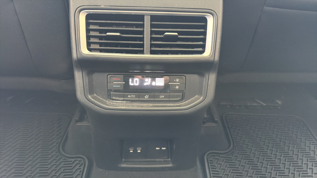Used 2025 Volkswagen Atlas Peak Edition SE AWD/4WD image 20