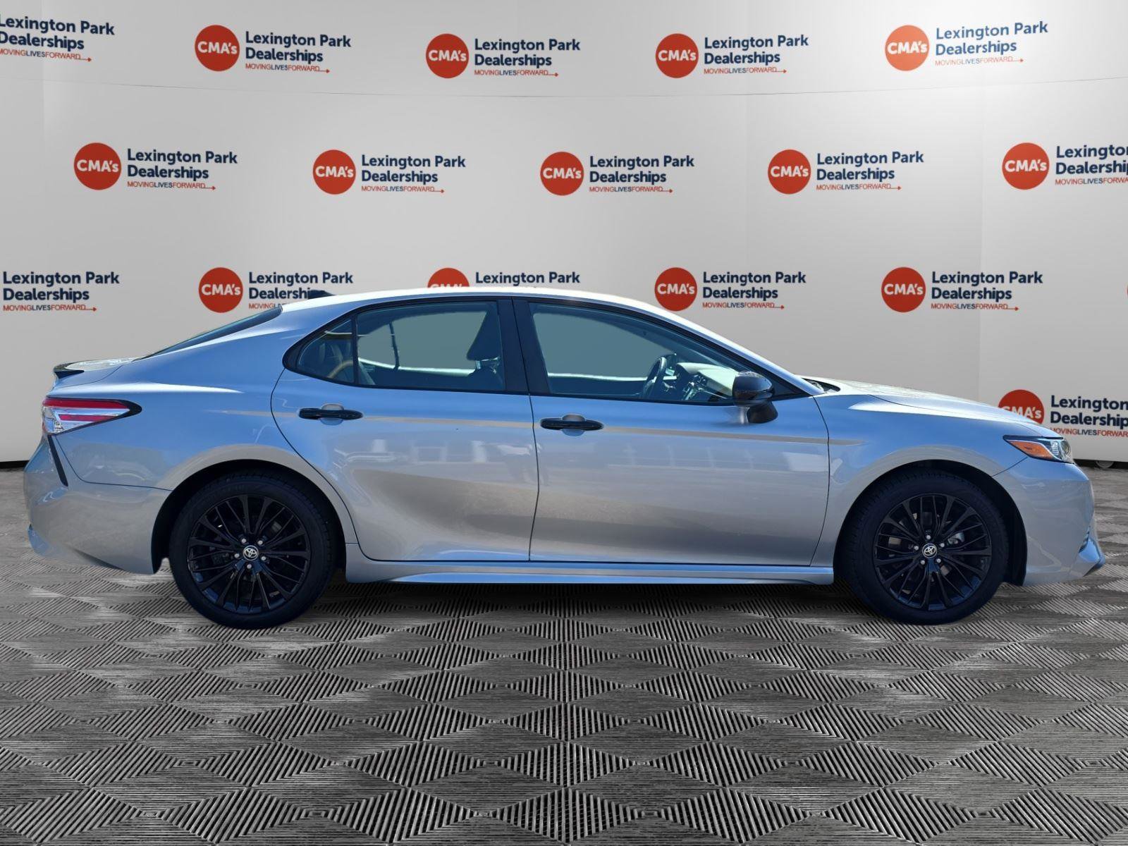 Used 2020 Toyota Camry SE FWD image 8