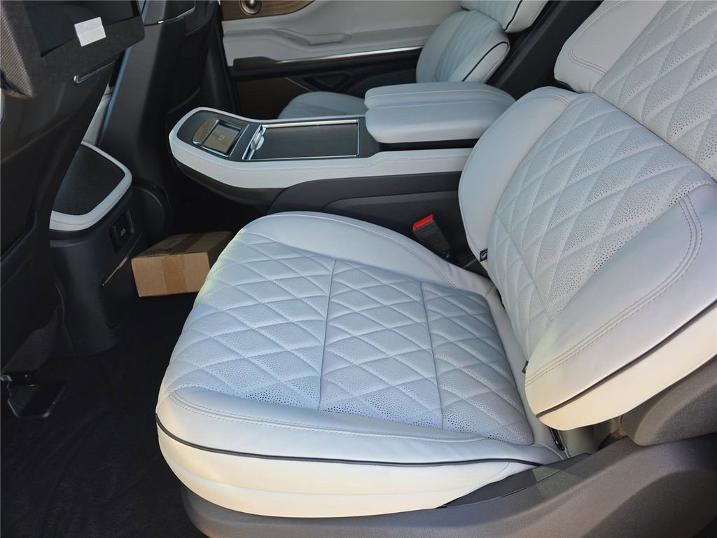 New 2026 Lincoln Navigator L Black Label w/ Black Label Special Edition image 16