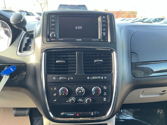 Used 2020 Dodge Grand Caravan SE w/ UConnect Hands-Free Group FWD image 14