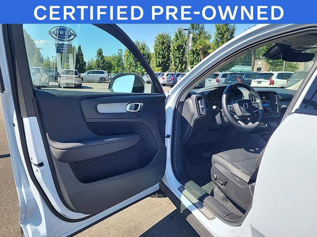 Certified 2026 Volvo XC40 B5 Plus AWD/4WD image 9