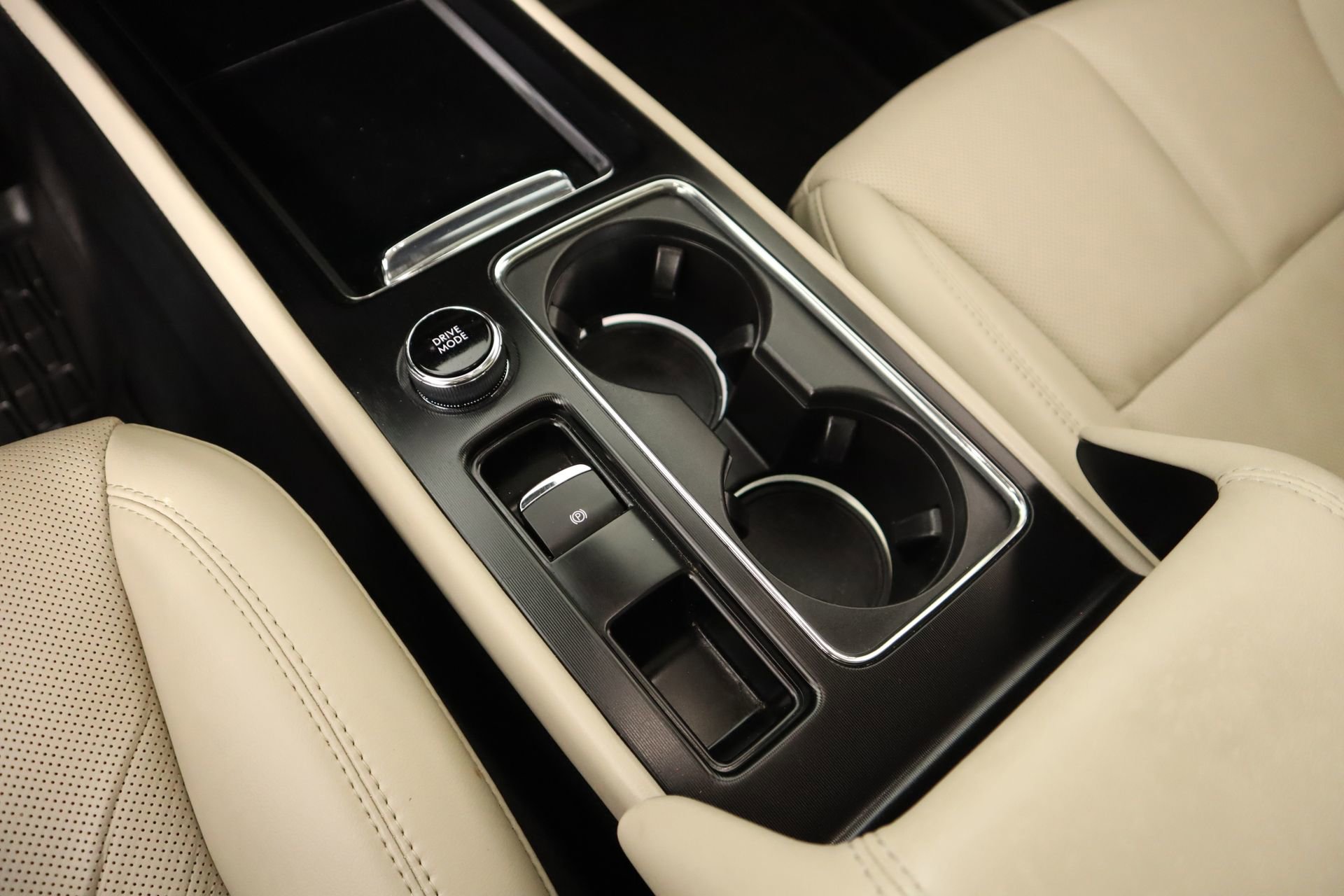 Used 2025 Lincoln Corsair Reserve image 9