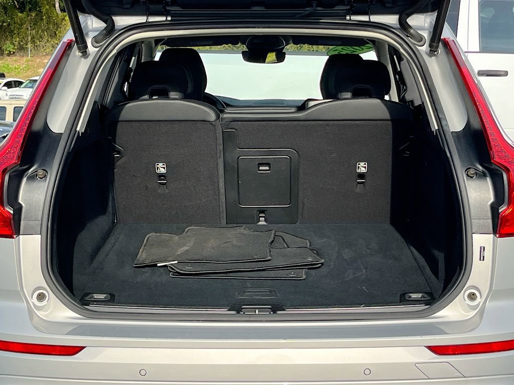 Used 2025 Volvo XC60 B5 Plus image 26