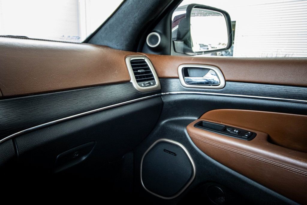 Used 2017 Jeep Grand Cherokee Summit w/ Trailer Tow Group IV image 39