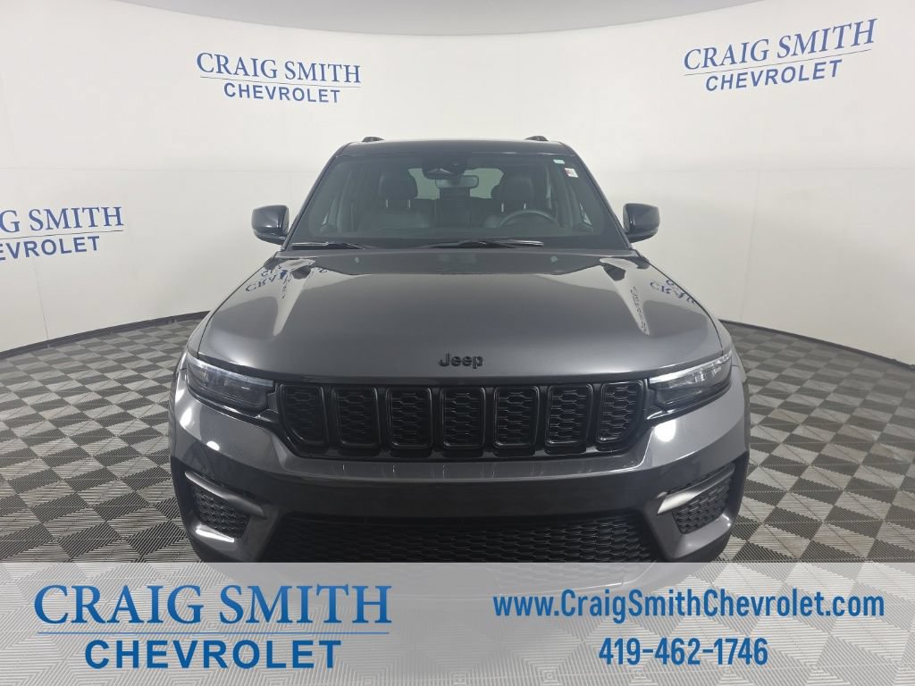 Used 2023 Jeep Grand Cherokee Altitude AWD/4WD image 8