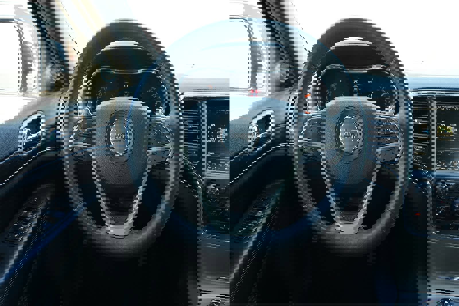 Used 2014 Jeep Grand Cherokee Limited image 9