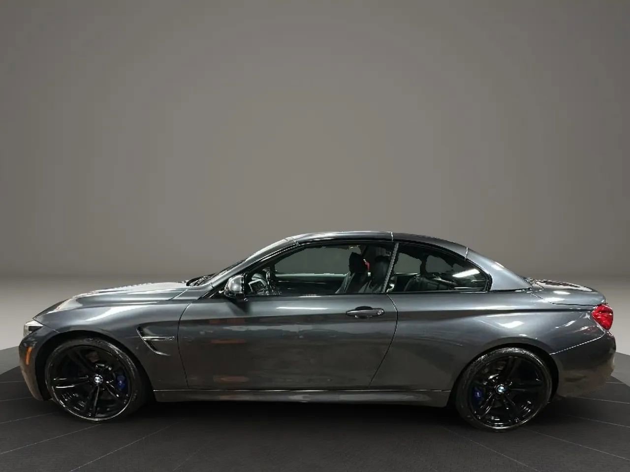 Used 2018 BMW M4 Convertible image 10