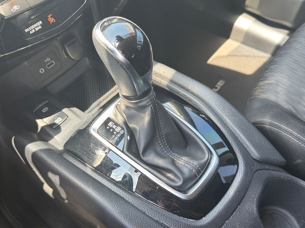 Used 2019 Nissan Rogue SV w/ Premium Package FWD image 44