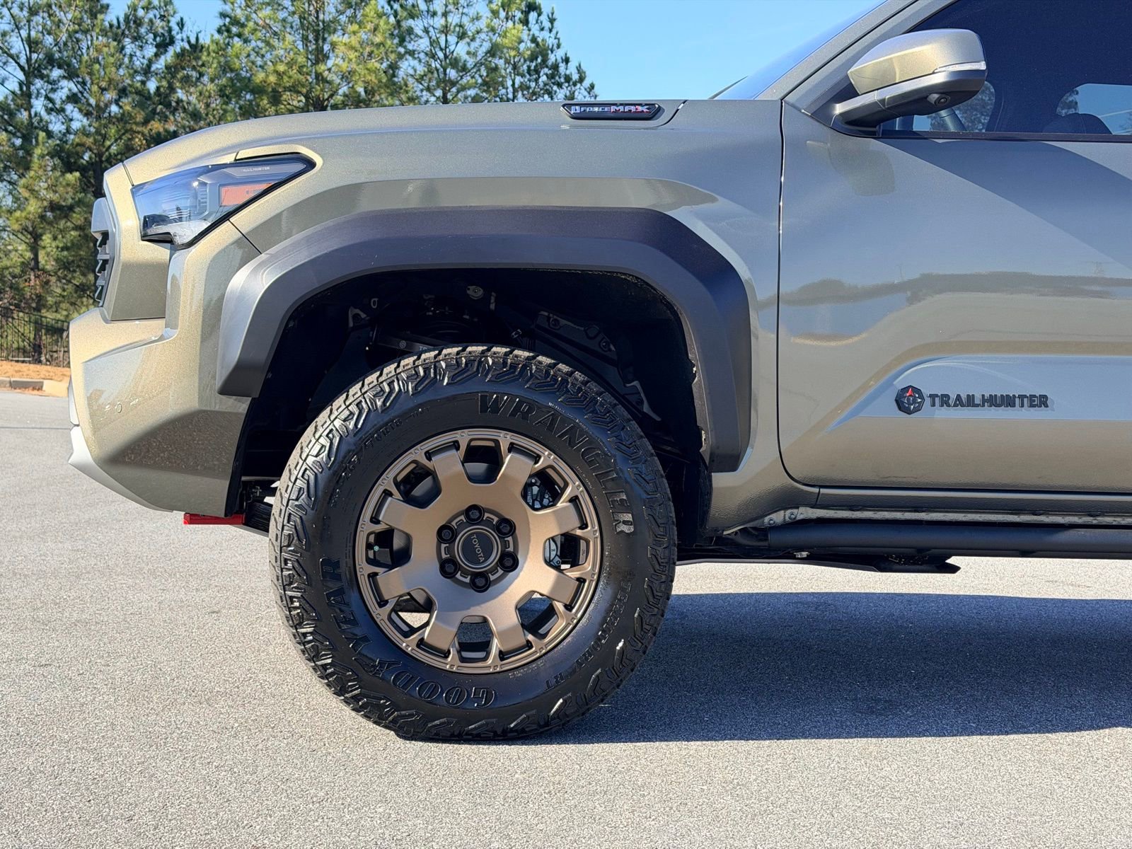 Used 2025 Toyota Tacoma Trailhunter AWD/4WD image 12
