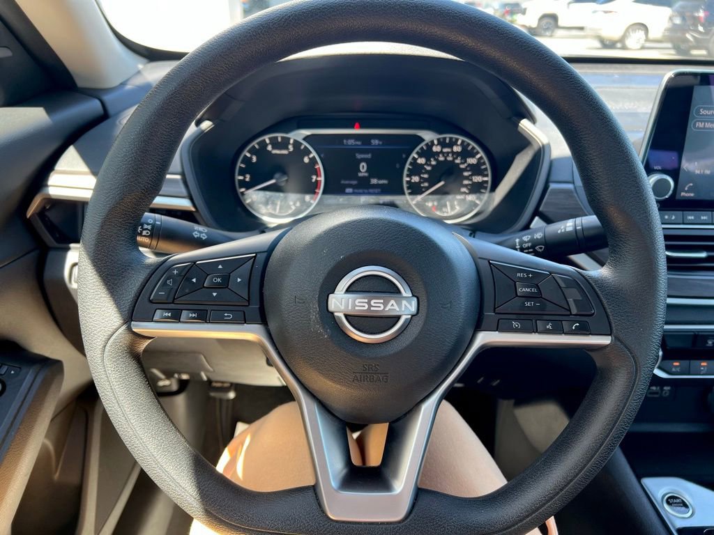 Used 2024 Nissan Altima 2.5 SV image 14