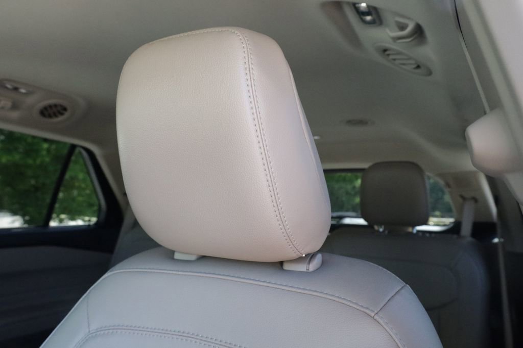 Used 2023 Ford Explorer Limited w/ Equipment Group 301A RWD image 21