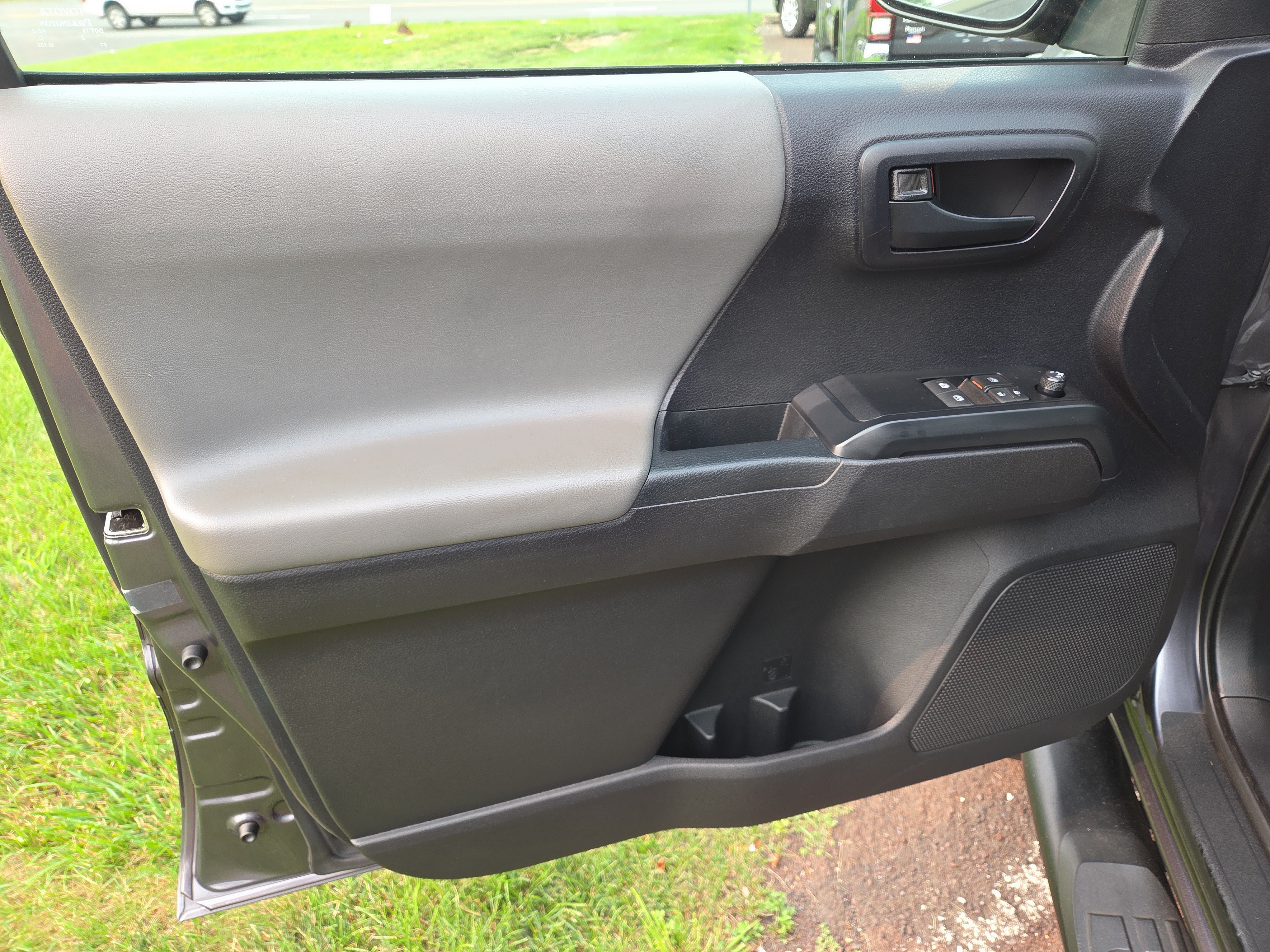 Certified 2020 Toyota Tacoma SR w/ SX Package AWD/4WD image 14