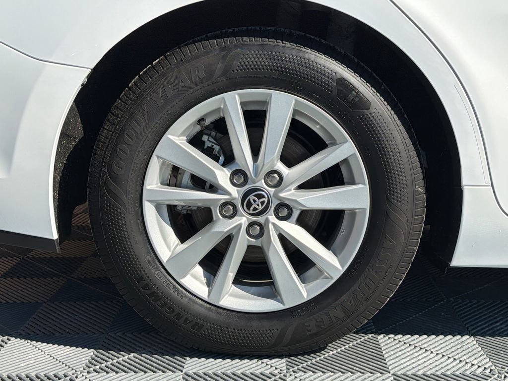 Used 2025 Toyota Camry LE w/ Convenience Package image 20