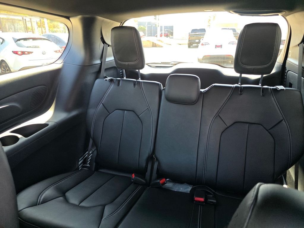 New 2027 Chrysler Pacifica Select w/ Family Tech Group FWD image 10