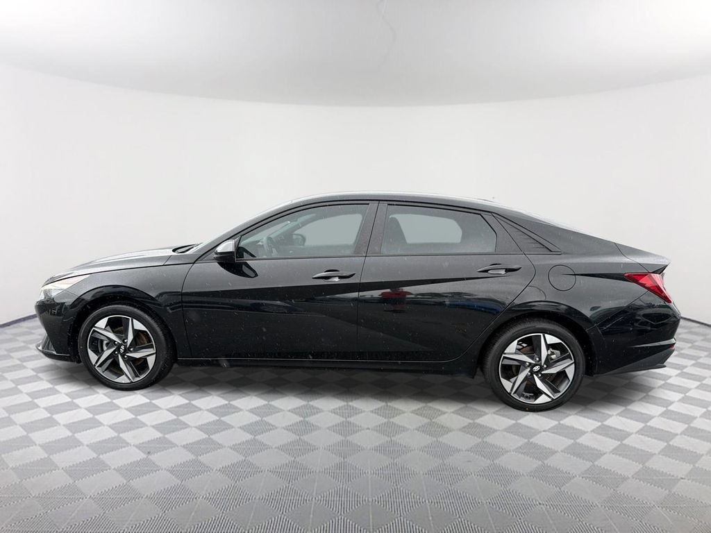 Used 2023 Hyundai Elantra SEL w/ Convenience Package FWD image 8