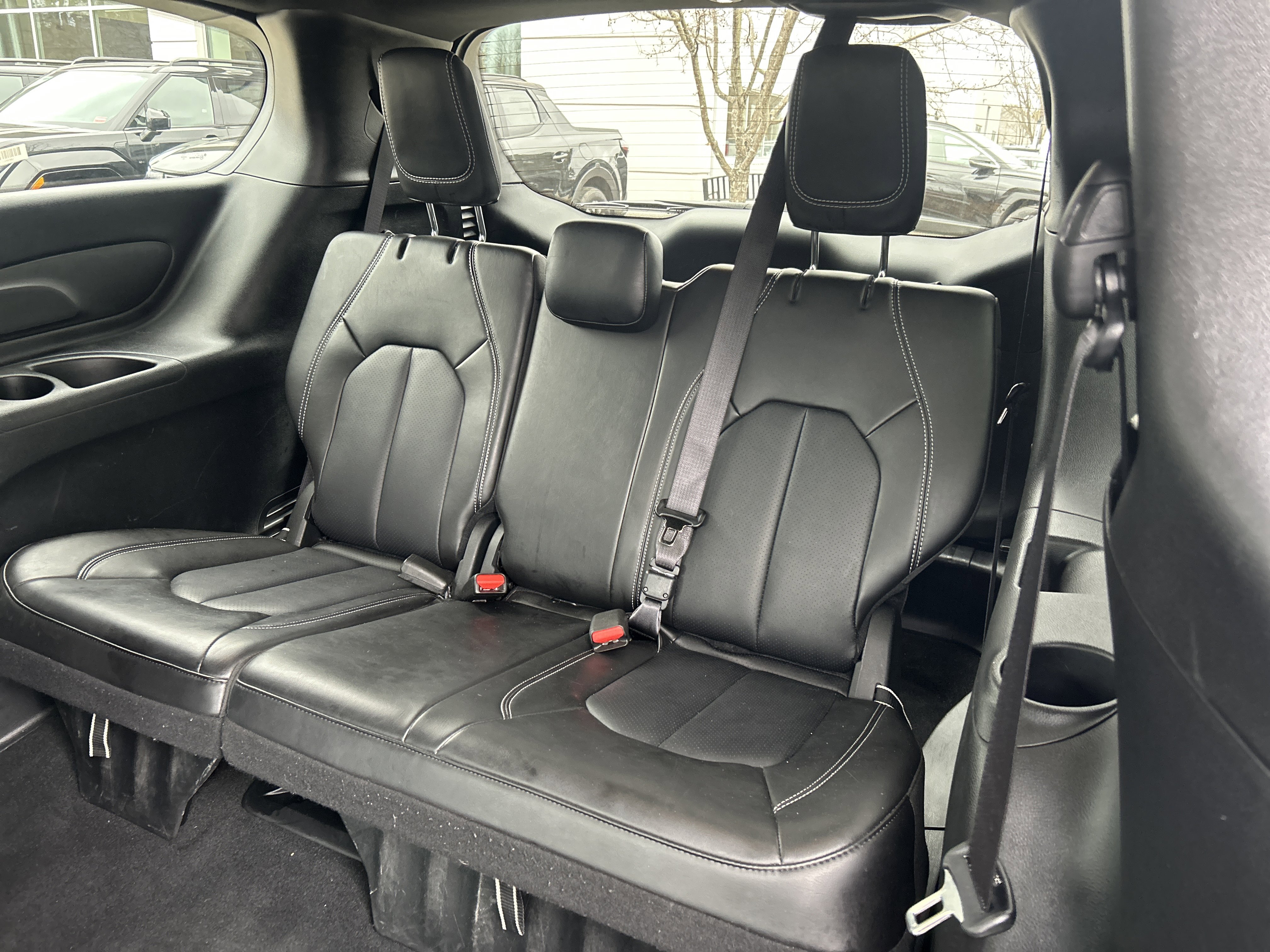 Used 2025 Chrysler Pacifica Select FWD image 17