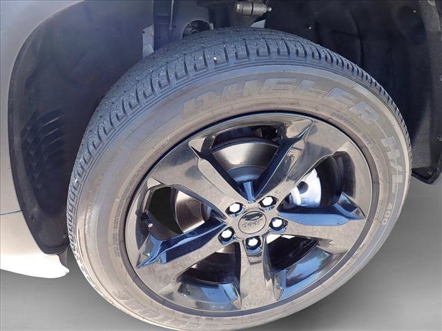 Used 2023 Jeep Grand Cherokee Altitude AWD/4WD image 7