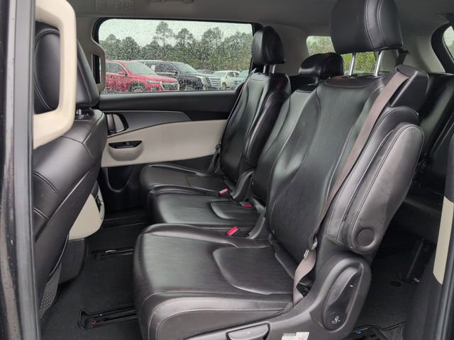 Used 2022 Kia Carnival LX FWD image 23