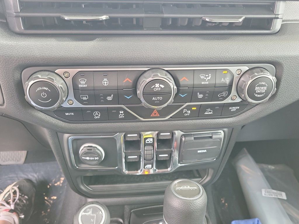 New 2025 Jeep Gladiator Sport image 22