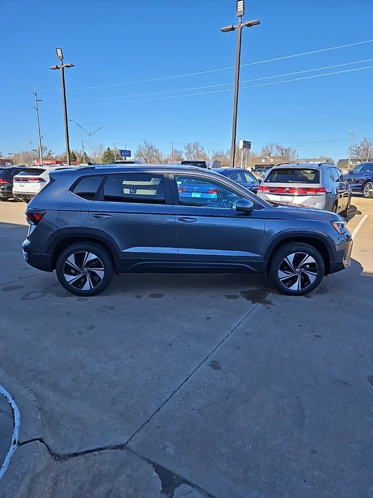 New 2026 Volkswagen Taos SE AWD/4WD image 4