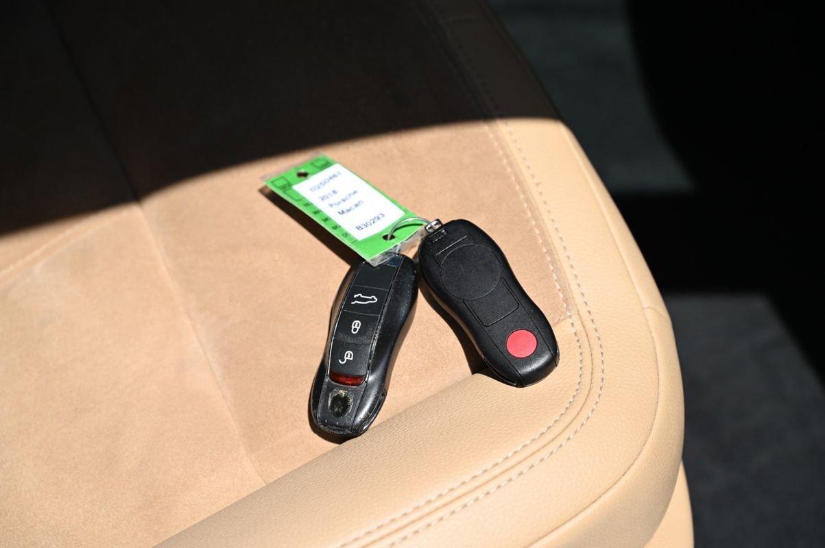 Used 2018 Porsche Macan S image 49