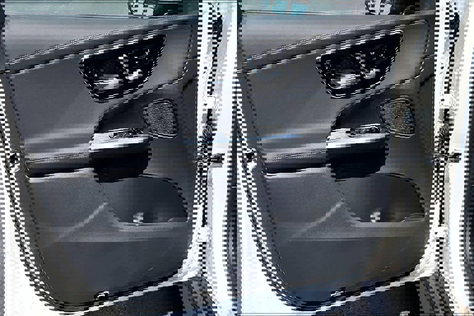 Certified 2025 Mercedes-Benz GLC 350e 4MATIC image 22