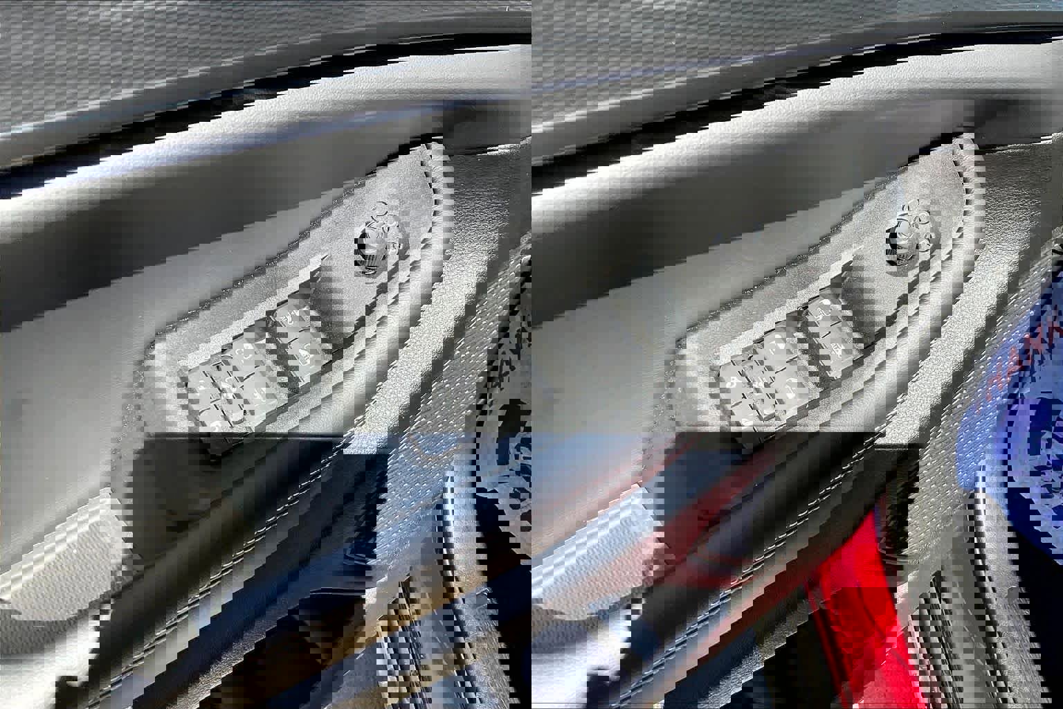 New 2025 Jeep Grand Cherokee Laredo X w/ Luxury Tech Group I image 17