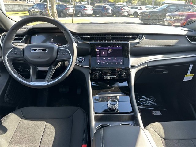 New 2025 Jeep Grand Cherokee L Laredo image 12