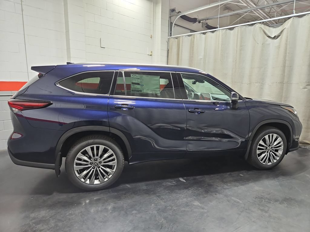 New 2026 Toyota Highlander Platinum AWD/4WD image 8