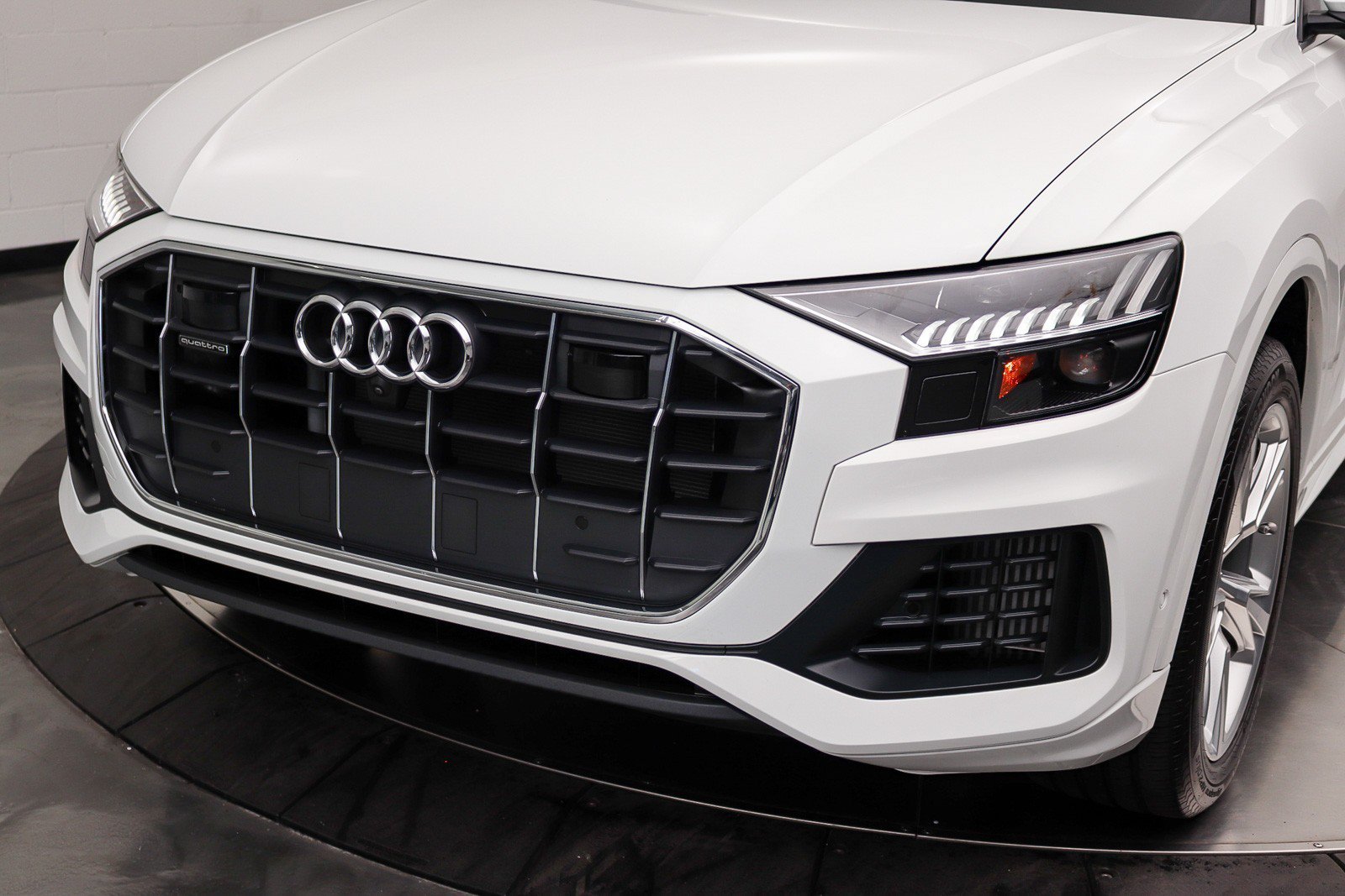 Used 2023 Audi Q8 Premium Plus w/ Premium Plus Package AWD/4WD image 10