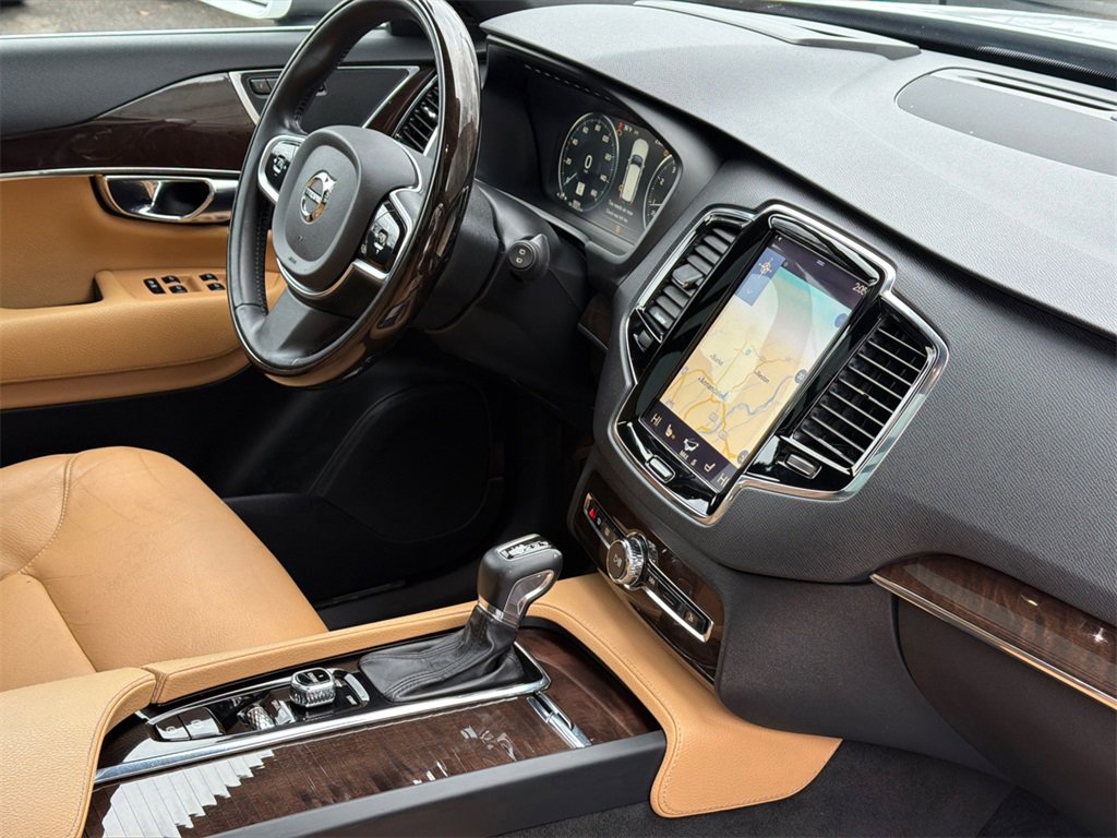 Used 2016 Volvo XC90 T6 Momentum image 11