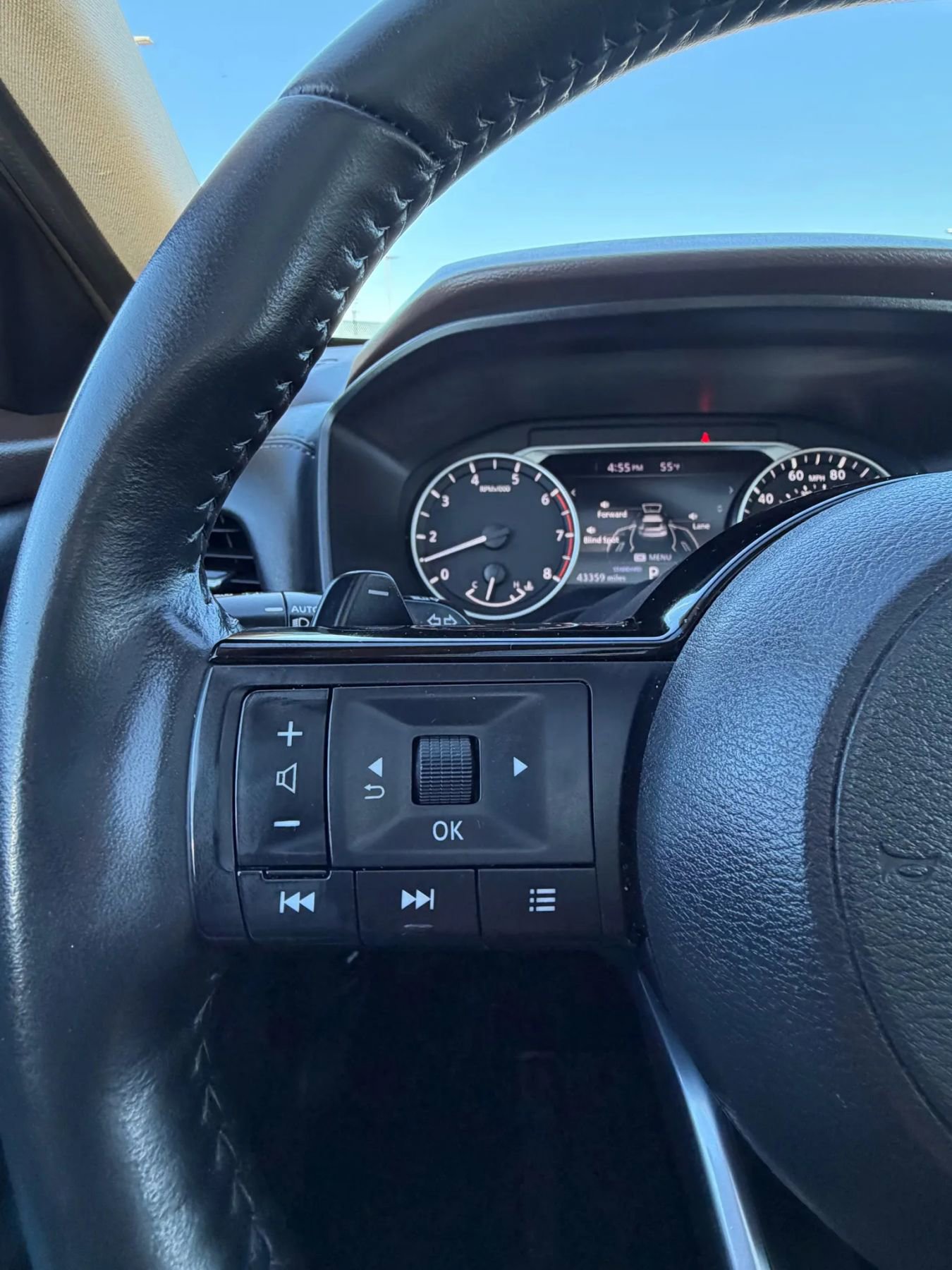 Used 2023 Nissan Rogue SV w/ SV Premium B Package image 14