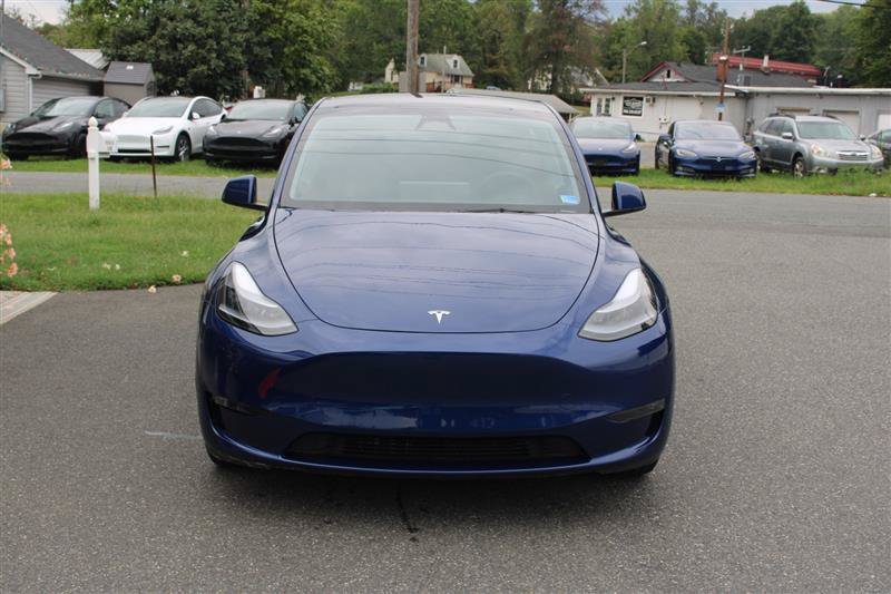 Used 2024 Tesla Model Y Long Range AWD/4WD image 2