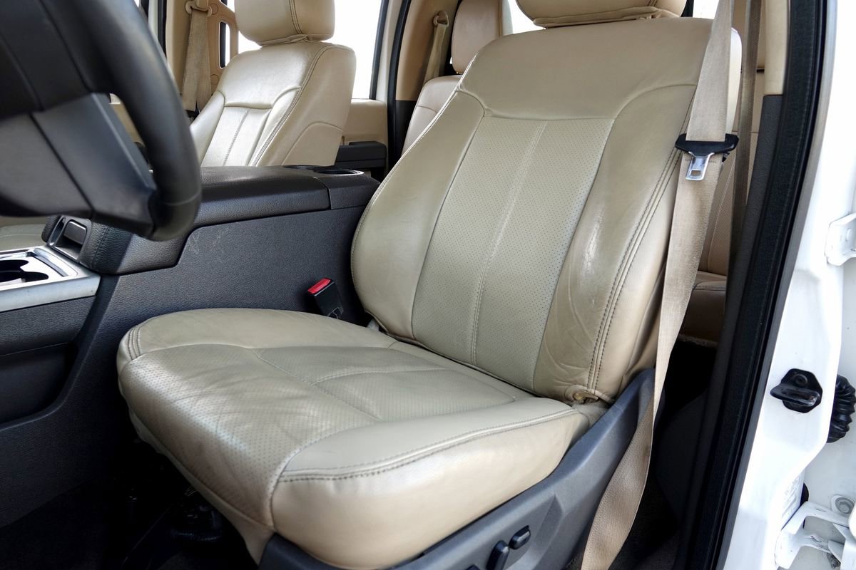 Used 2015 Ford F250 Lariat w/ Chrome Package image 31