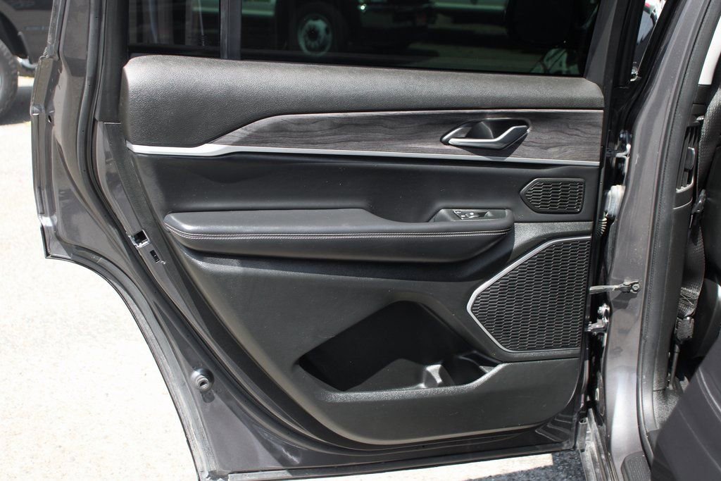 Used 2021 Jeep Grand Cherokee L Limited AWD/4WD image 33